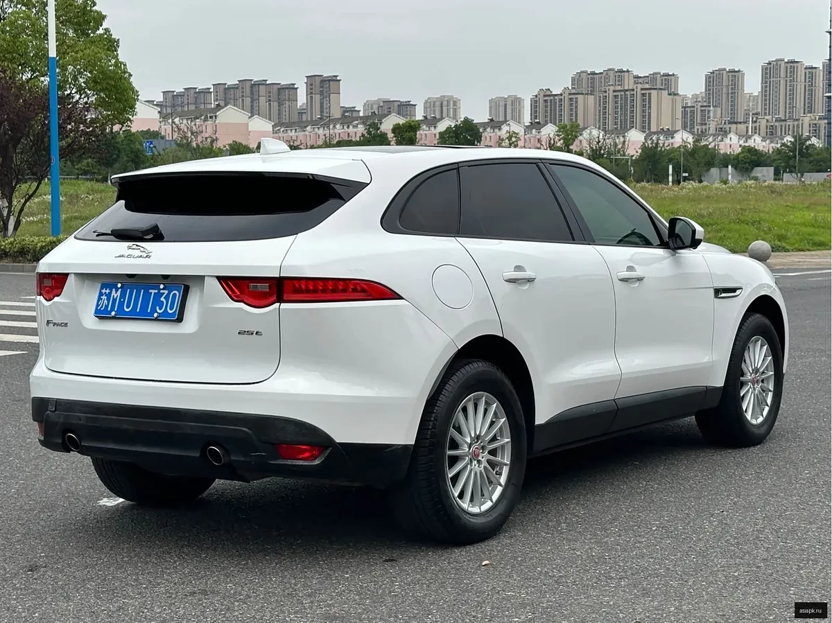 Jaguar F-Pace 5
