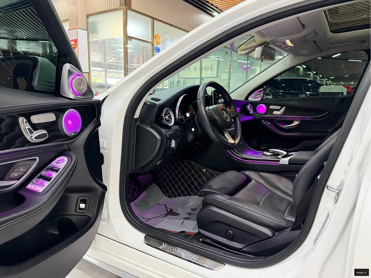 Mercedes-Benz C-Class 4