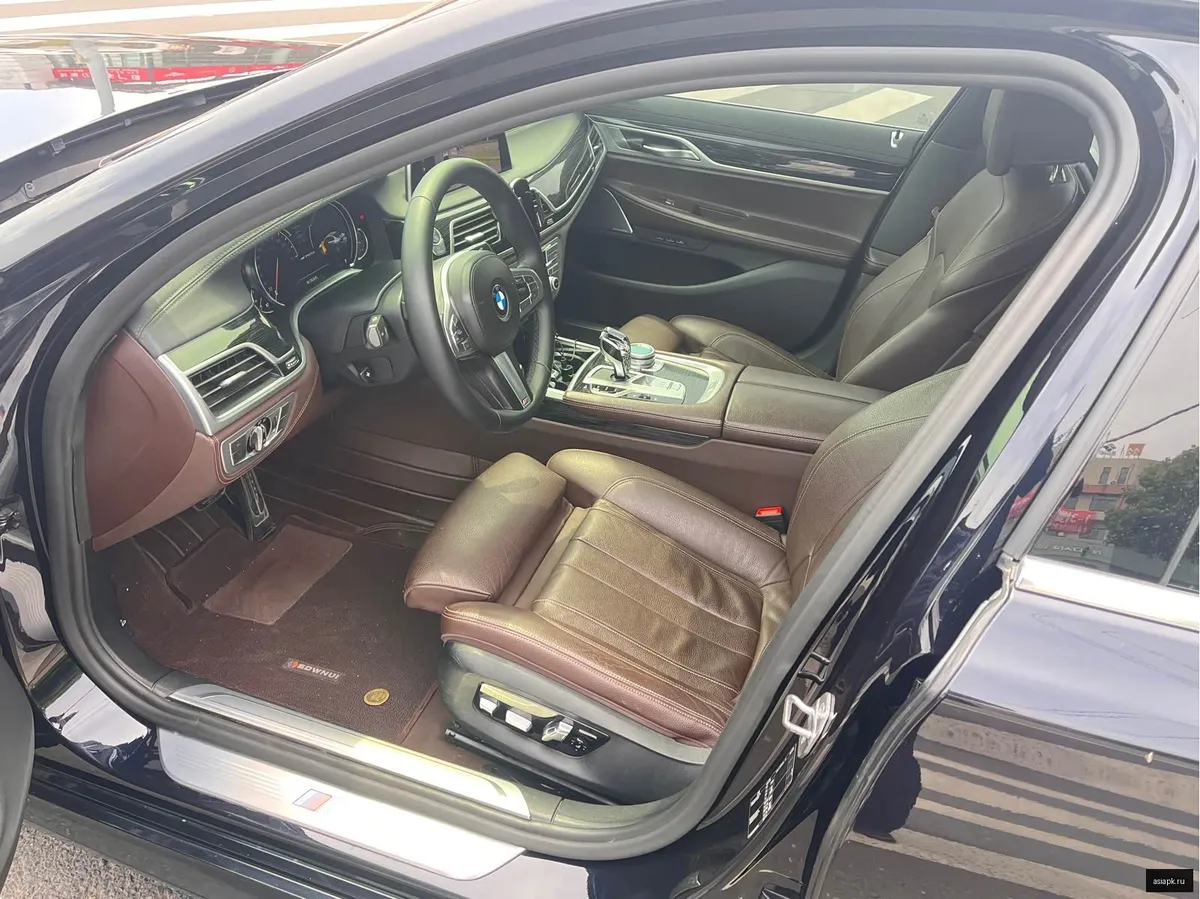 BMW 7-Series 5