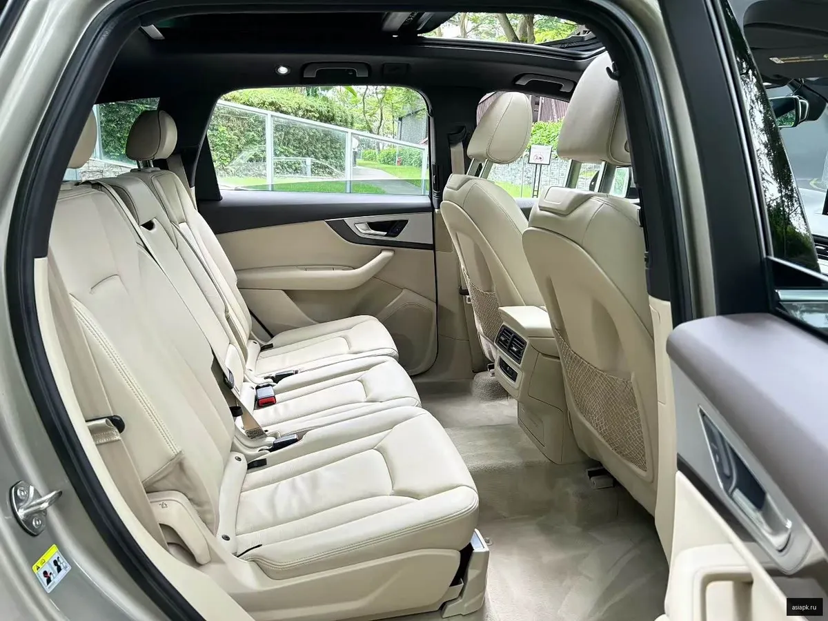 Audi Q7 4