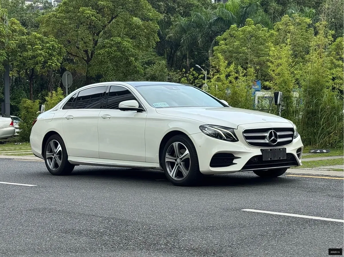 Mercedes-Benz E-Class 3