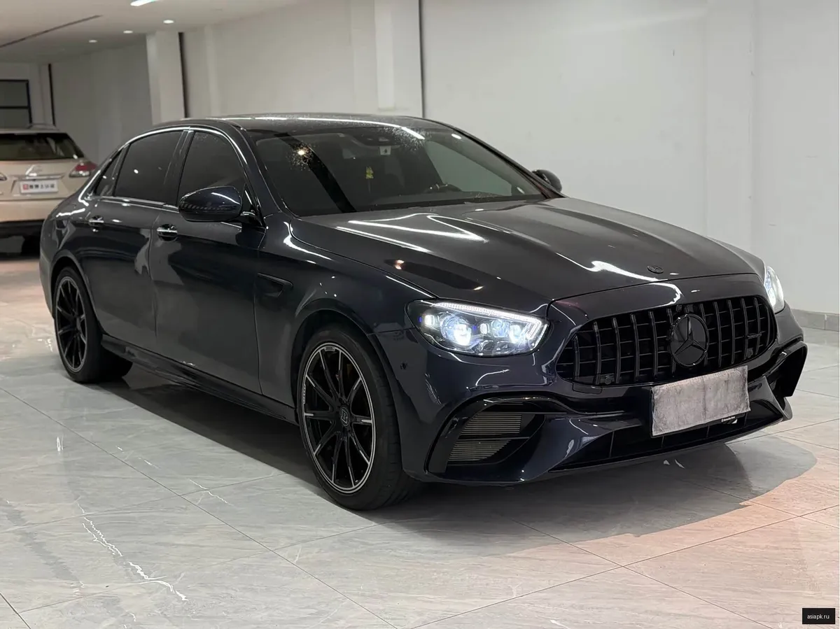 Mercedes-Benz E-Class 3