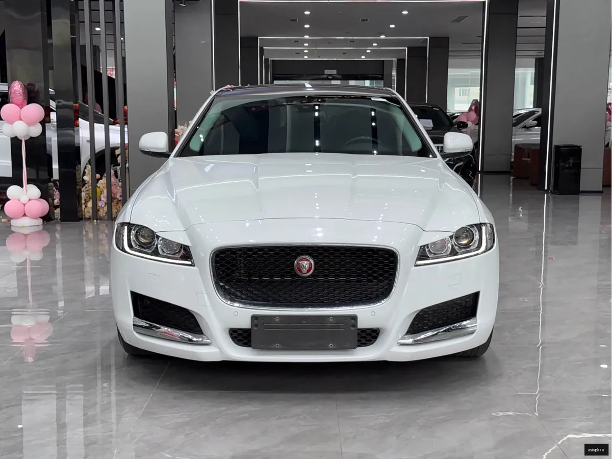 Jaguar XF 3