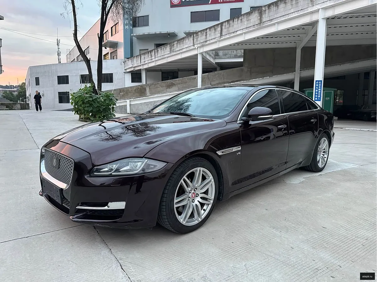 Jaguar XJ