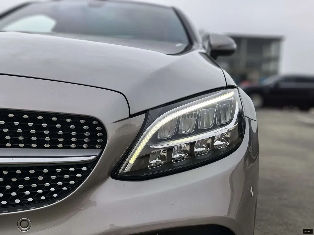 Mercedes-Benz C-Class 4
