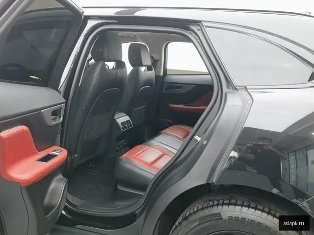 Jaguar F-Pace 6