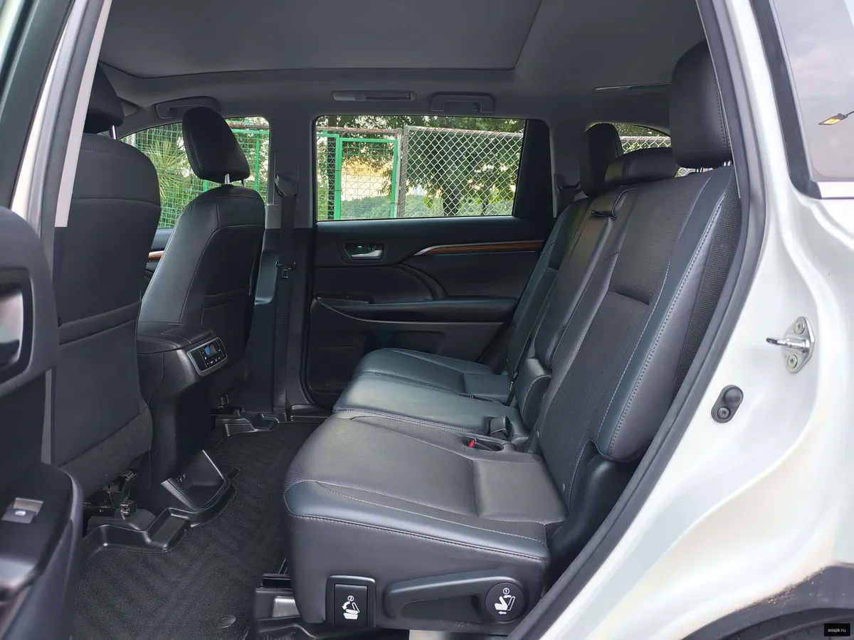 Toyota Highlander 6