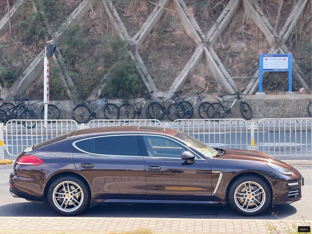 Porsche Panamera 4