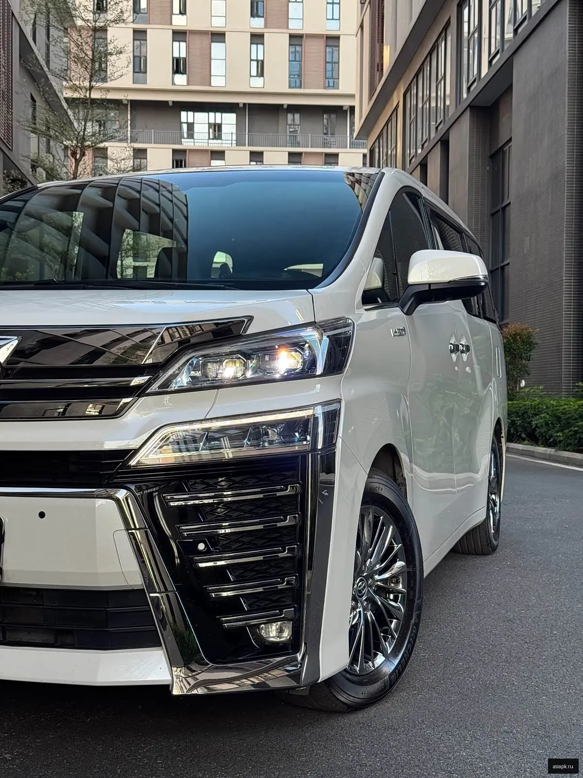 Toyota Vellfire 5