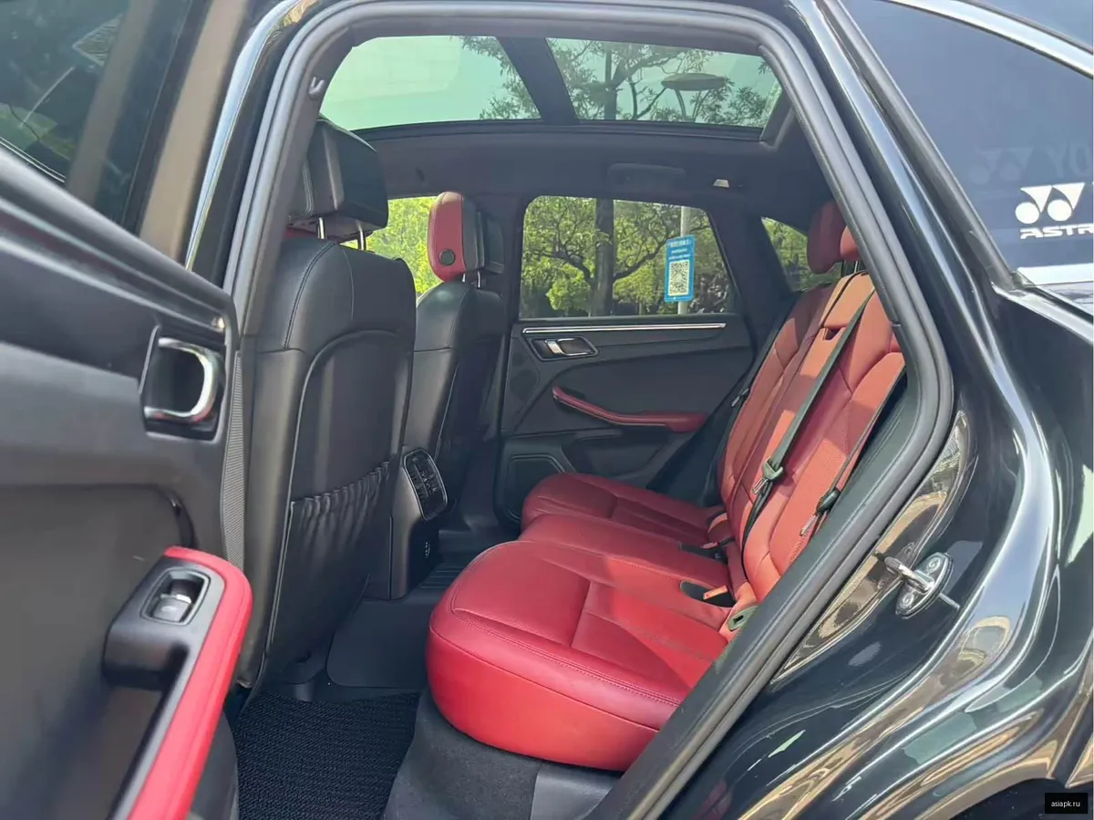 Porsche Macan 4