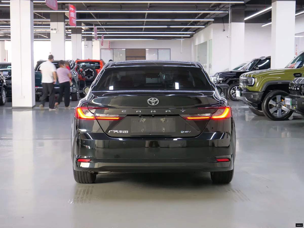 Toyota Camry 6