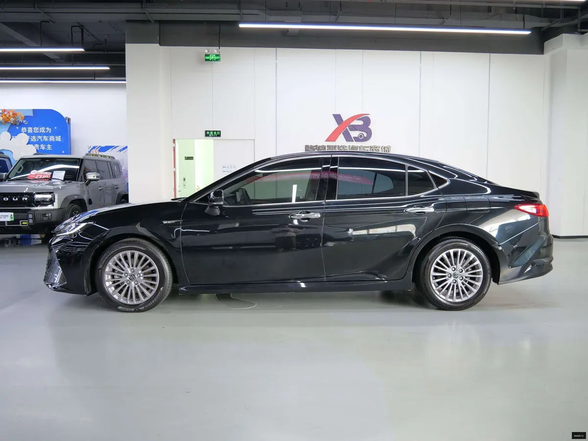Toyota Camry 4