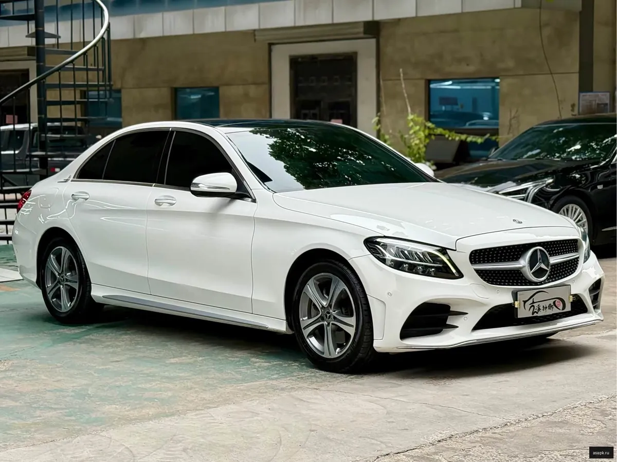 Mercedes-Benz C-Class 2