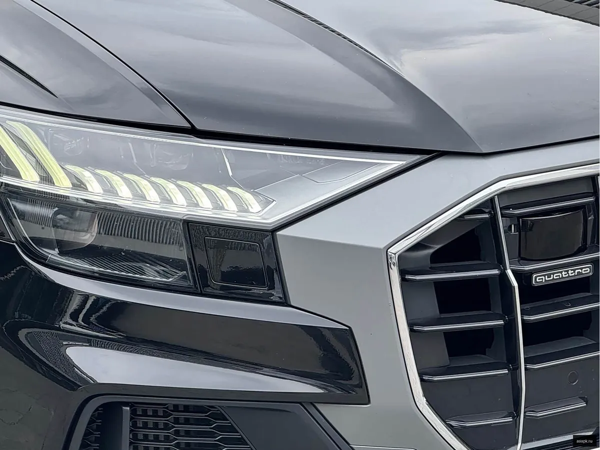 Audi Q8 4