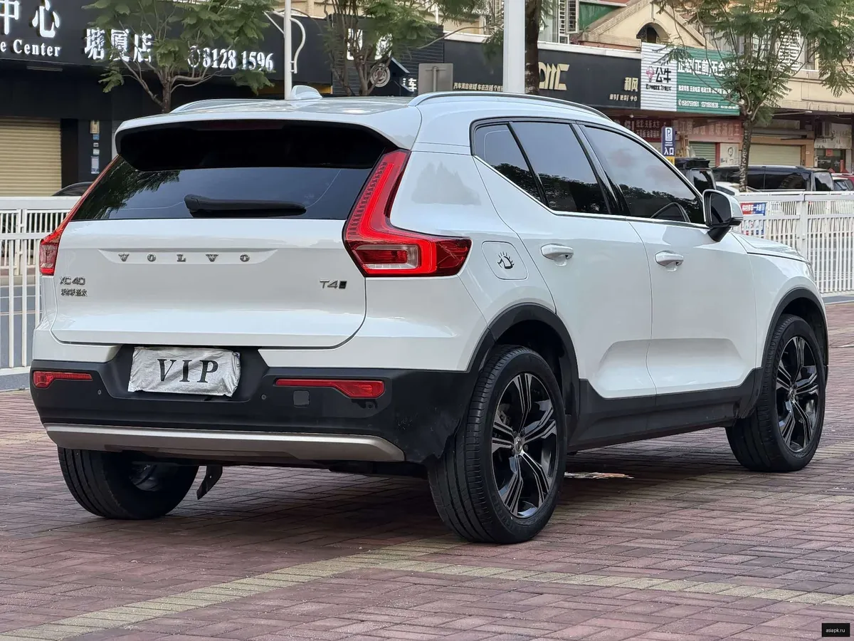 Volvo XC40 4