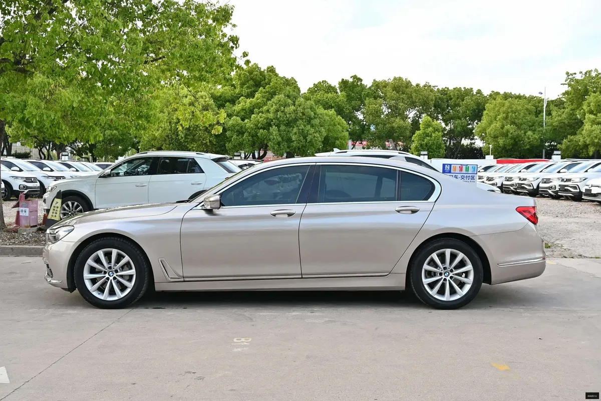 BMW 7-Series 3
