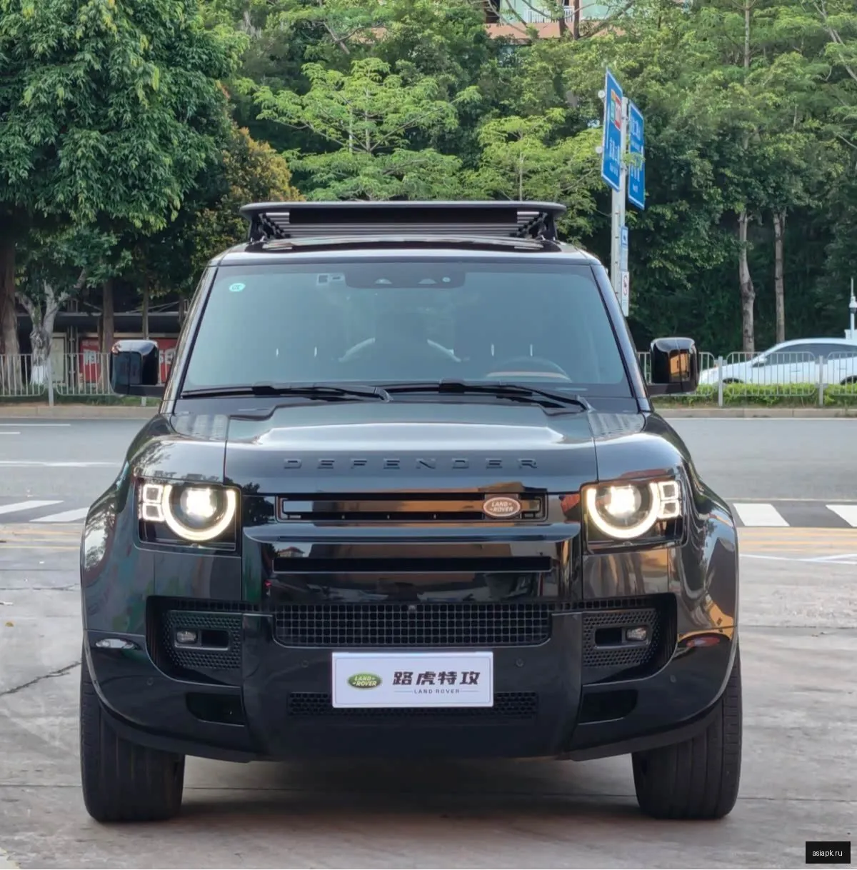 Land Rover Defender 2