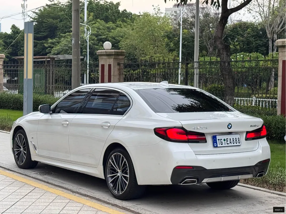 BMW 5-Series 4