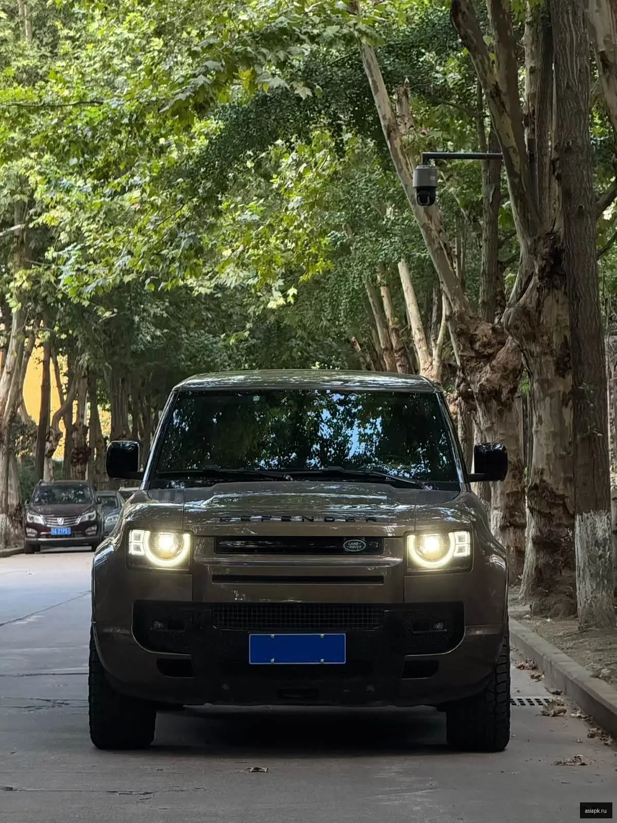 Land Rover Defender 2