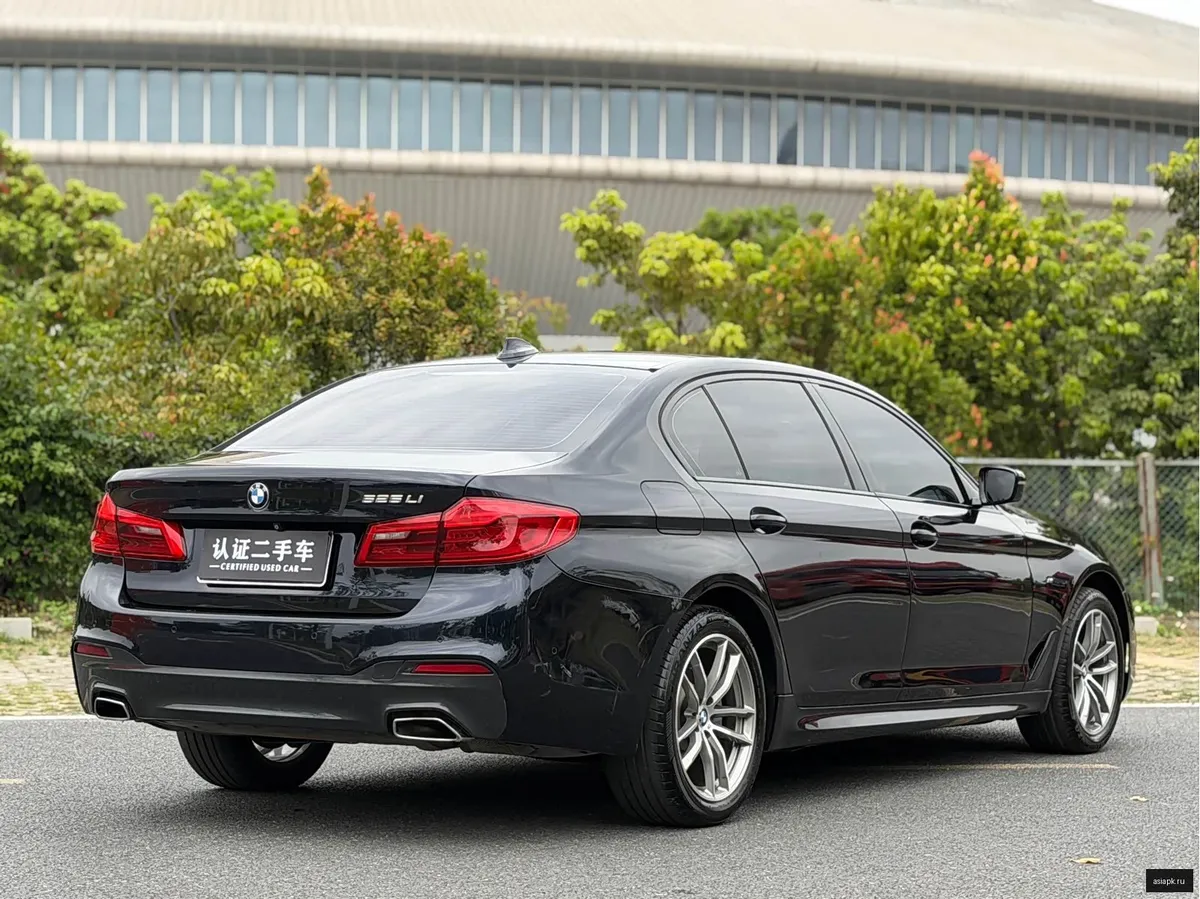 BMW 5-Series 4