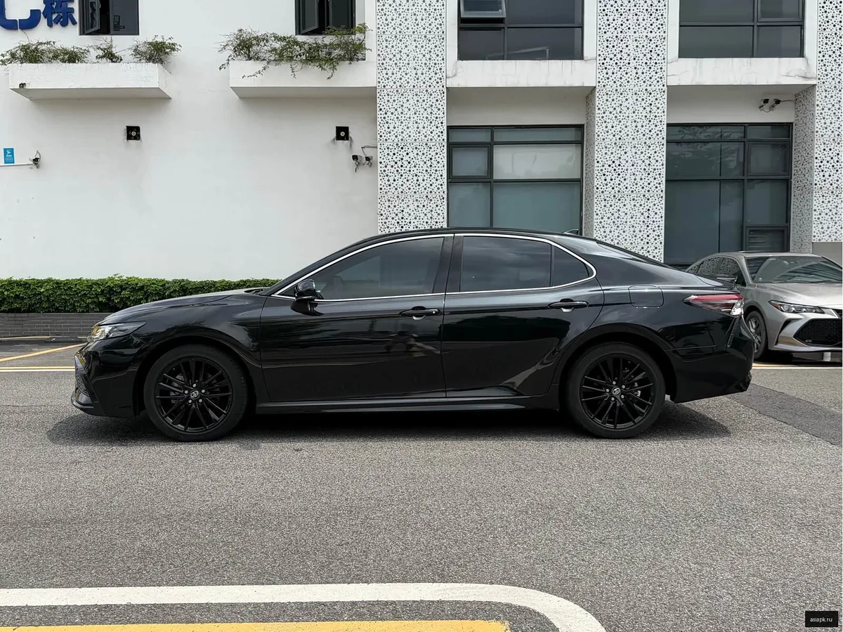 Toyota Camry 4
