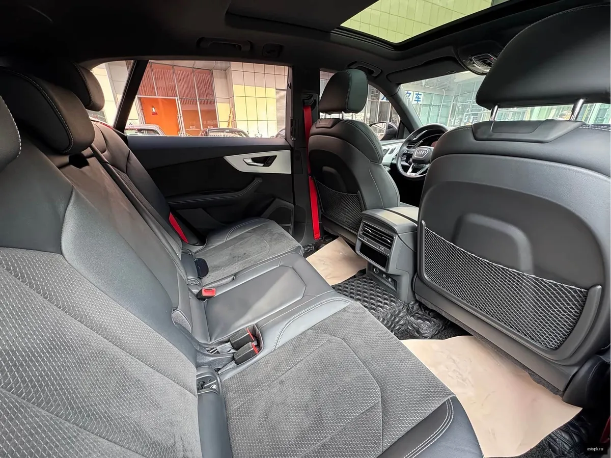 Audi Q8 4