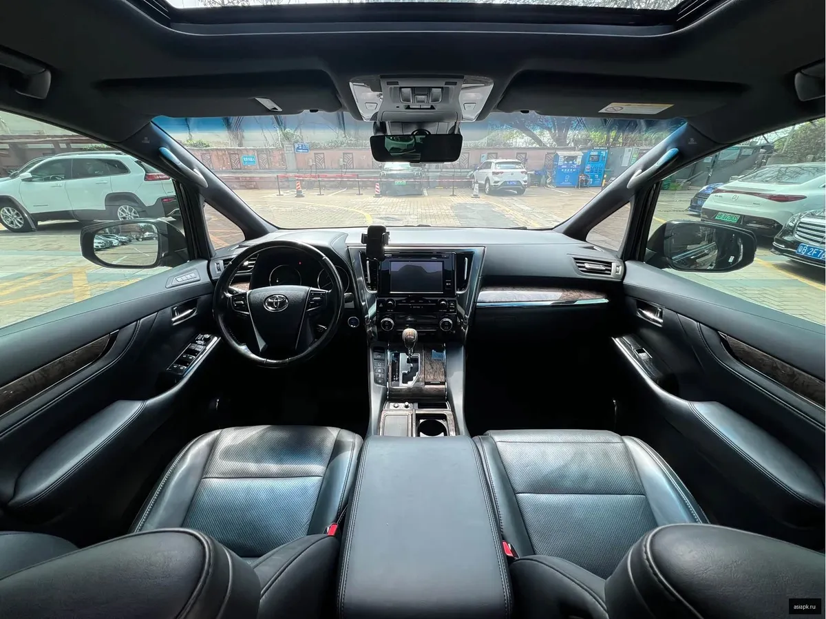 Toyota Vellfire 5