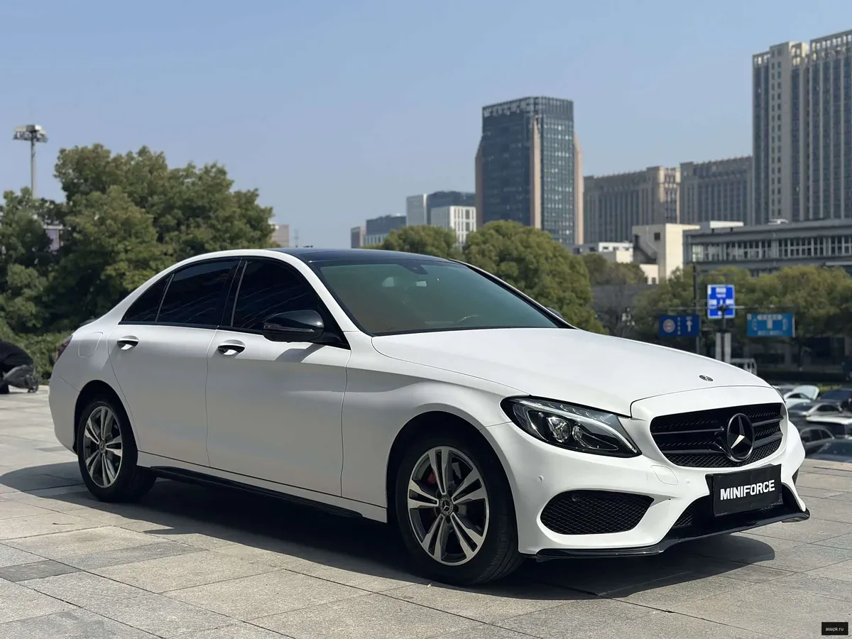 Mercedes-Benz C-Class 3