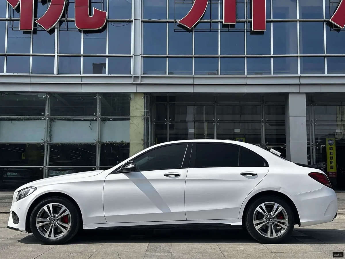 Mercedes-Benz C-Class 4