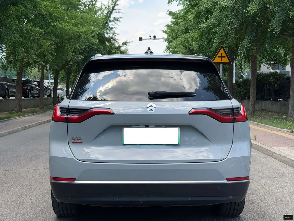 Nio ES8 5