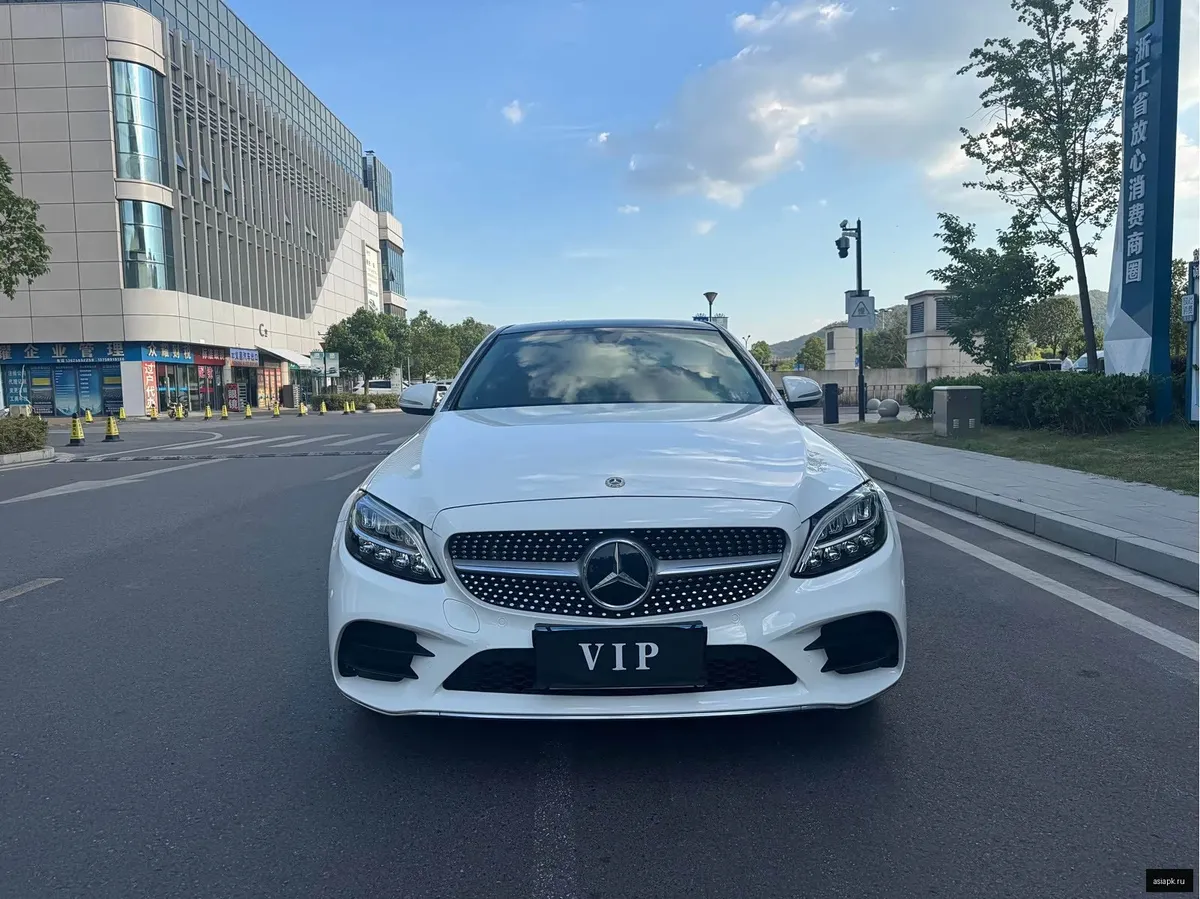 Mercedes-Benz C-Class 3