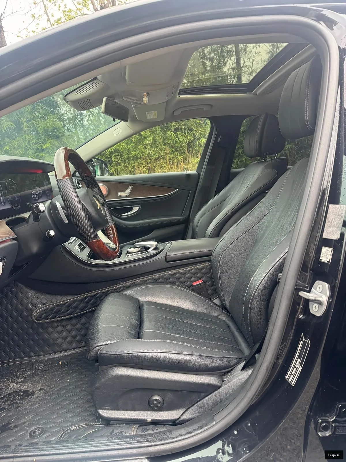 Mercedes-Benz E-Class 4