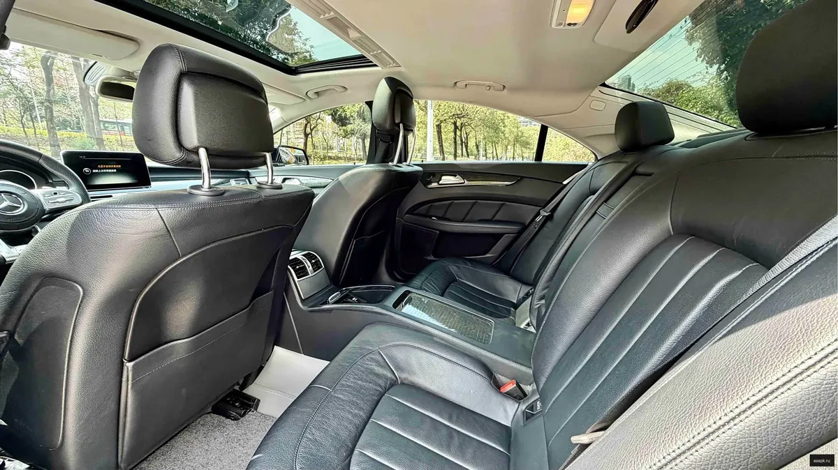 Mercedes-Benz CLS-Class 6