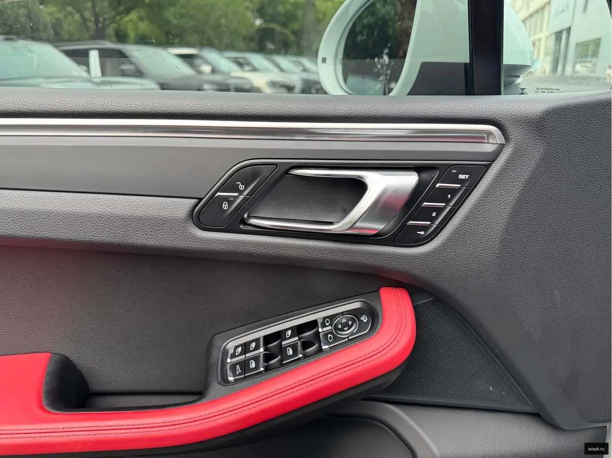 Porsche Macan 4