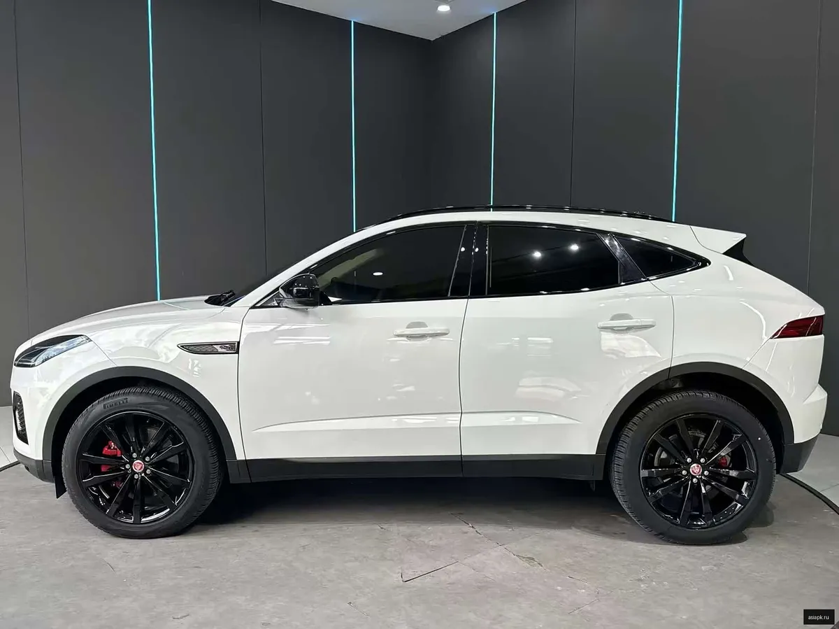 Jaguar E-Pace 4