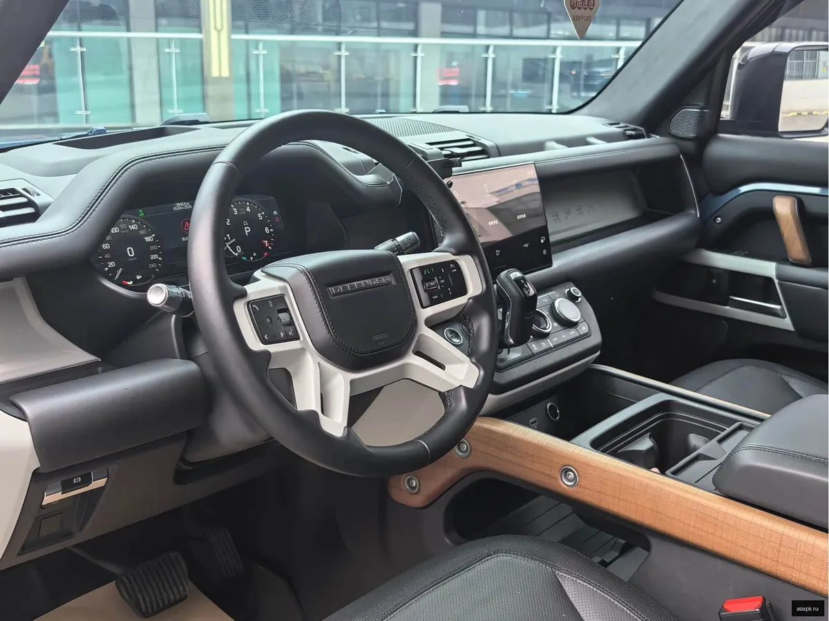 Land Rover Defender 3