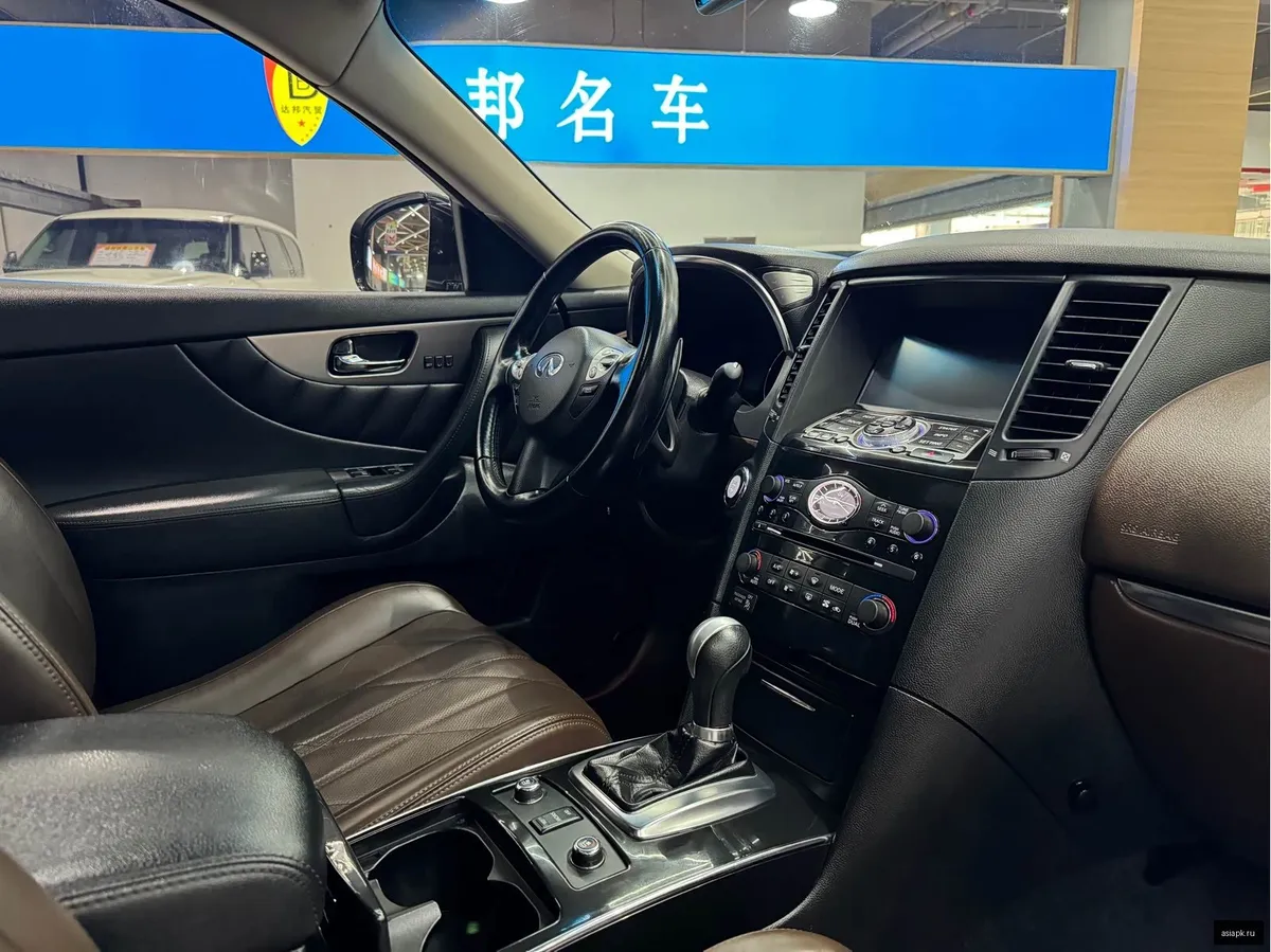 Infiniti QX70 6