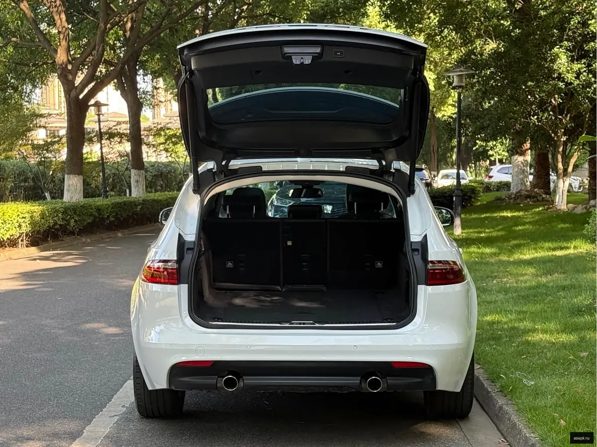 Jaguar XF 6