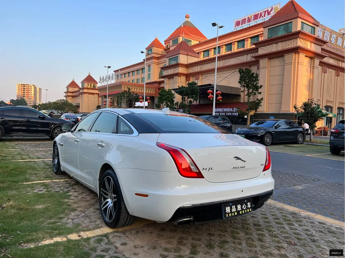 Jaguar XJ 4