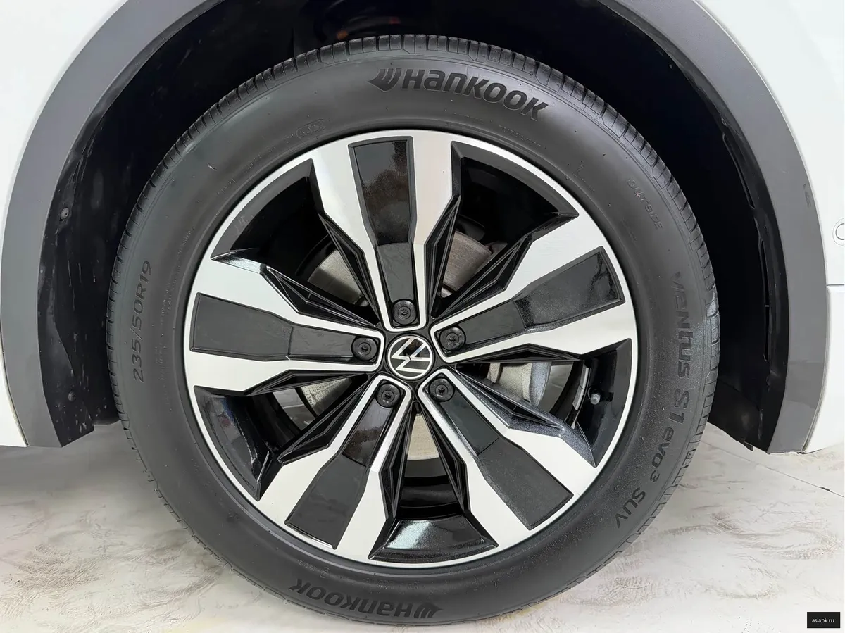 Volkswagen Tiguan L 4
