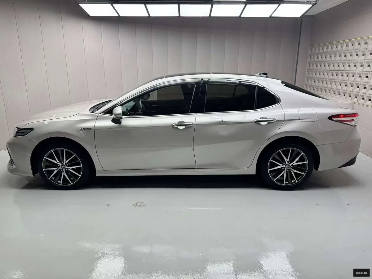 Toyota Camry 2