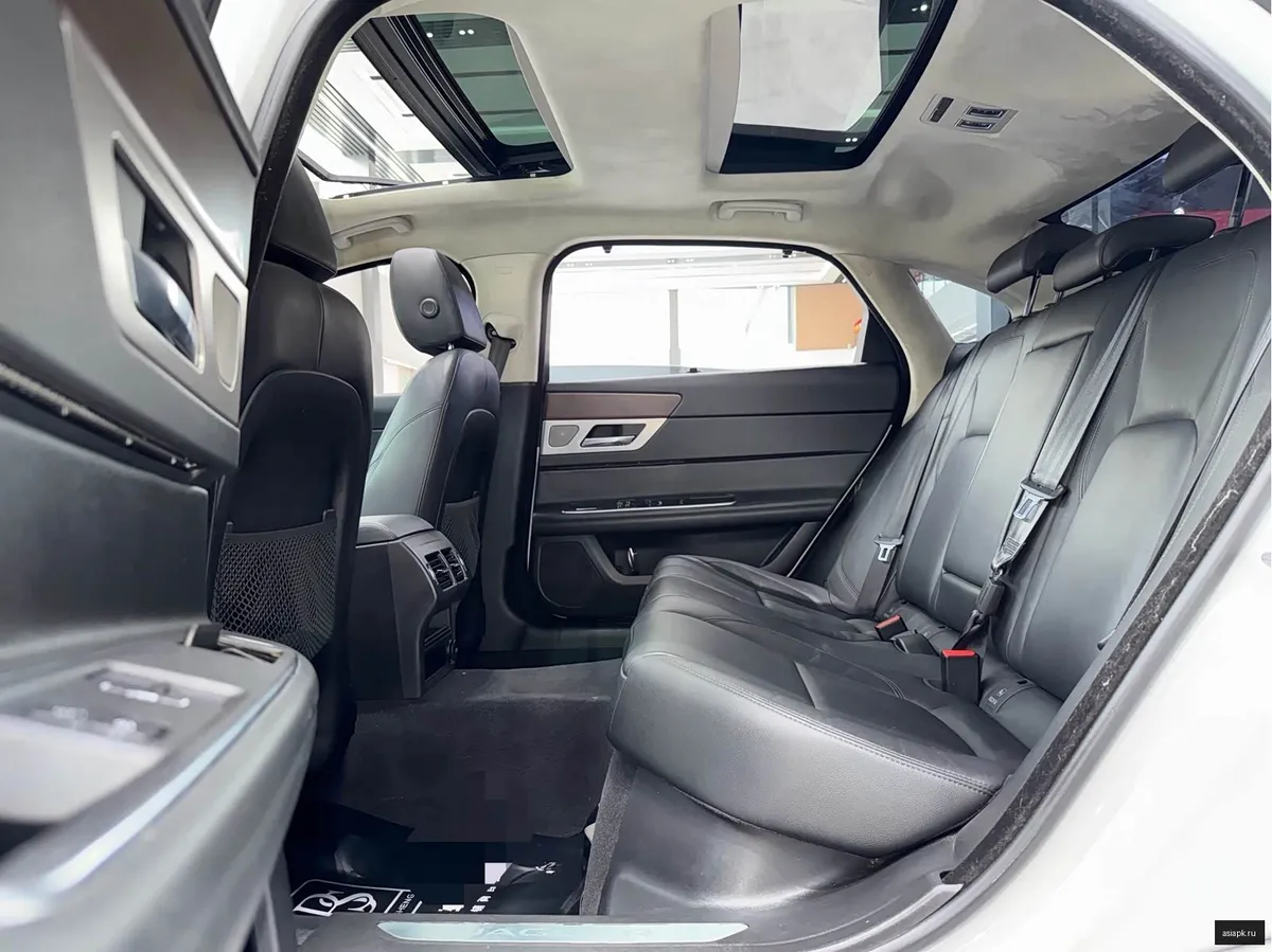 Jaguar XF 6