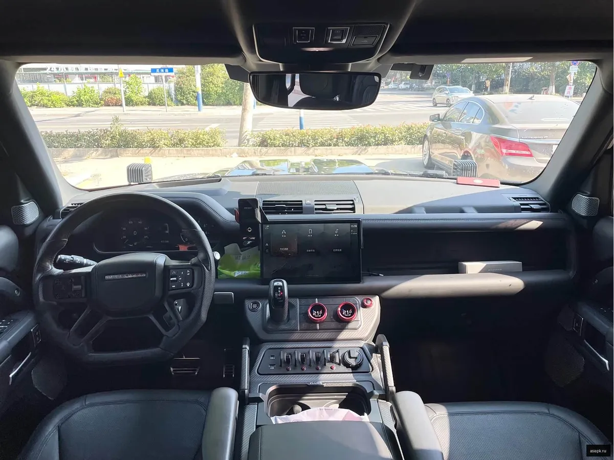 Land Rover Defender 4