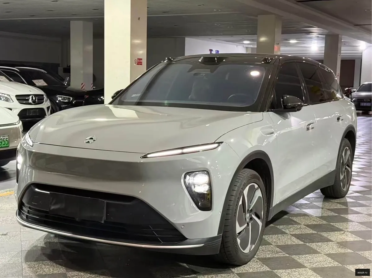 Nio ES8