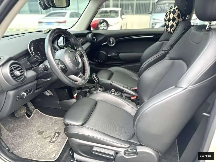 MINI Hatch 5