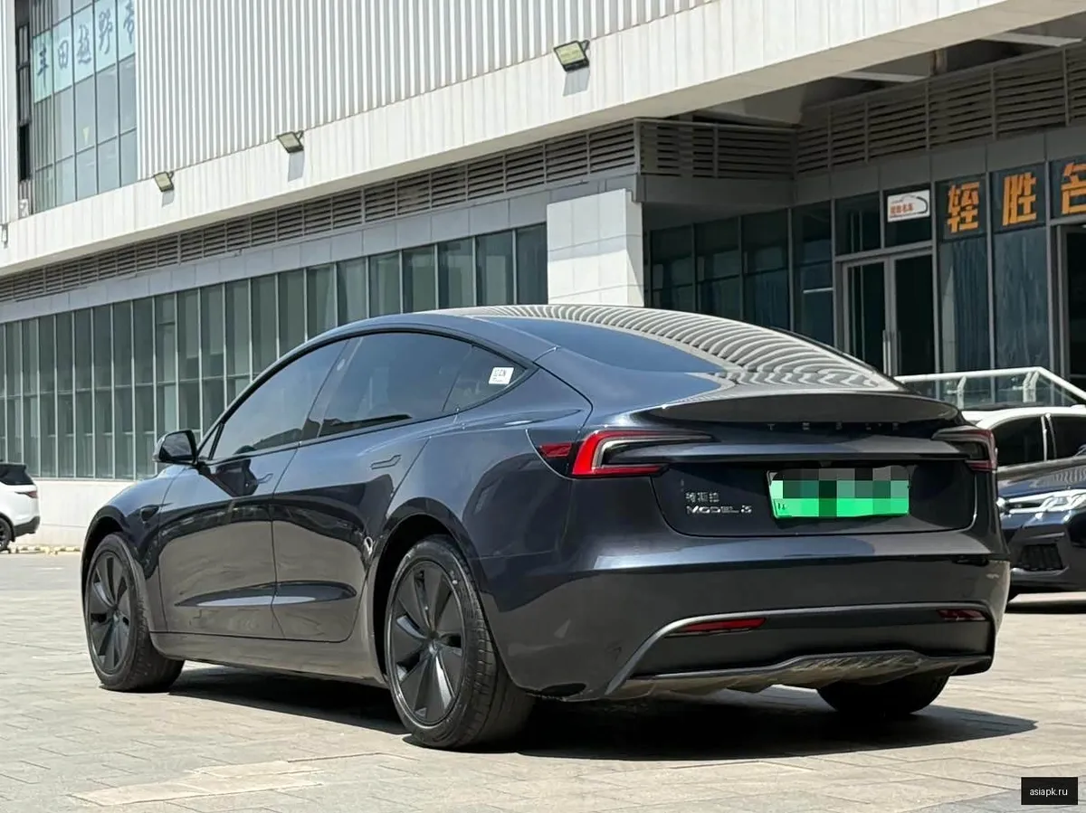 tesla Model Y 6