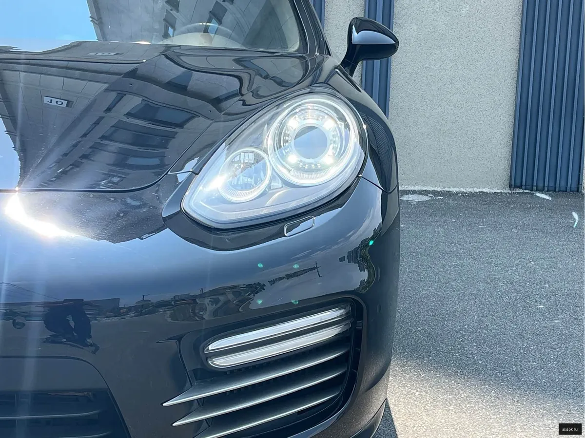 Porsche Panamera 6