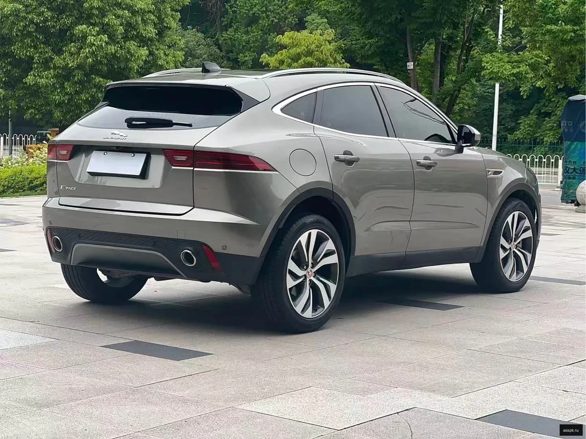 Jaguar E-Pace 4