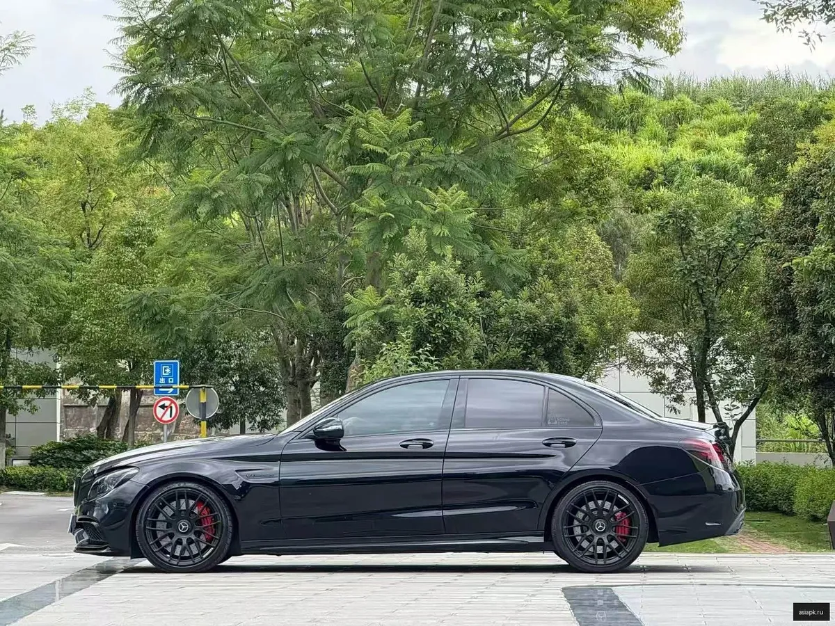 Mercedes-Benz C-Class 3
