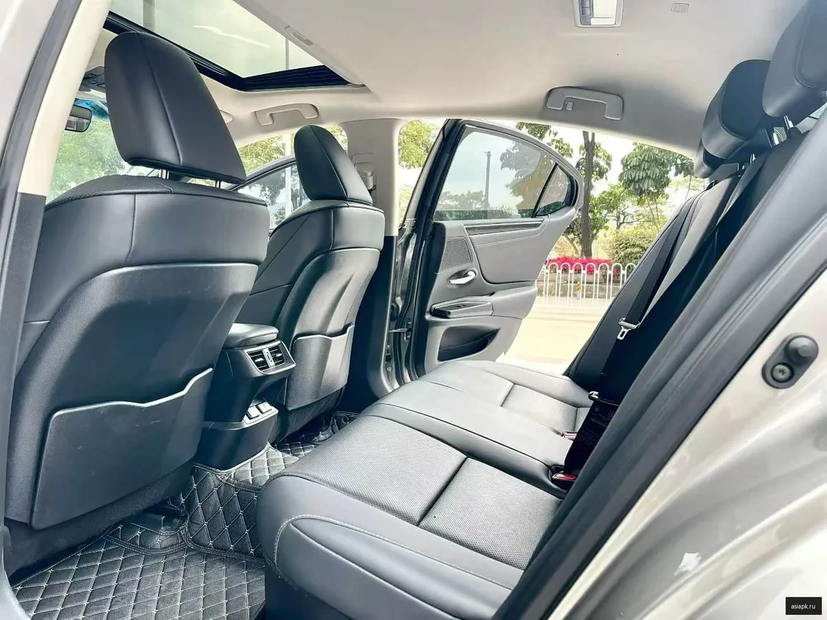 Lexus ES250 6